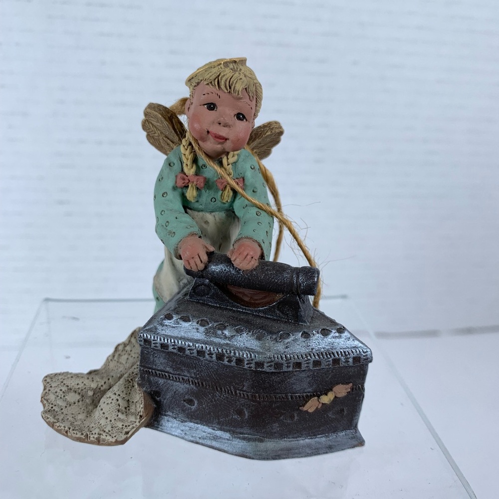Vintage Sarah's Attic 1994 “Labor Of Love Ironing” Angel Figurine (VC207)
